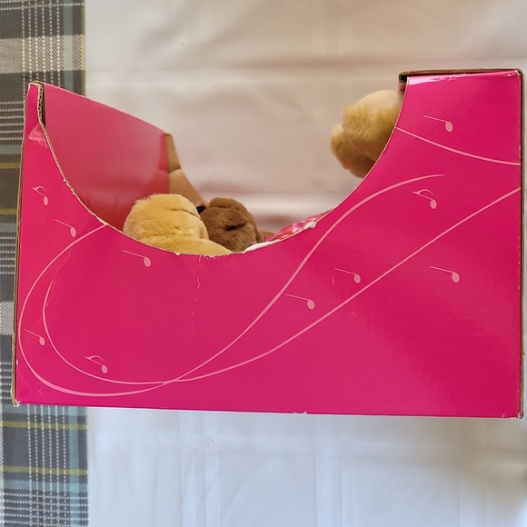 Limited Edition Musical Kiss Kiss Bears Hallmark - Picture 8 of 9